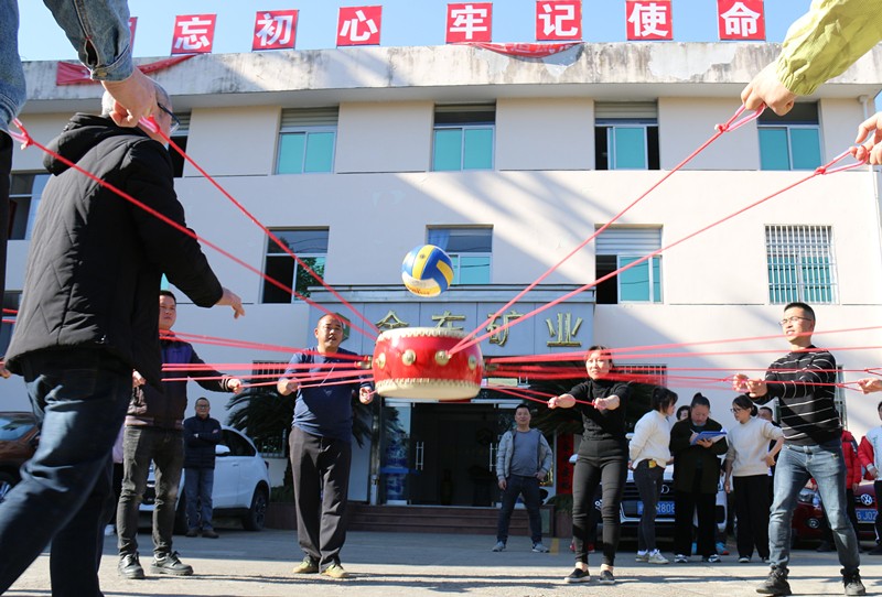 2、金東公司組織趣味活動--同心擊鼓_副本.jpg